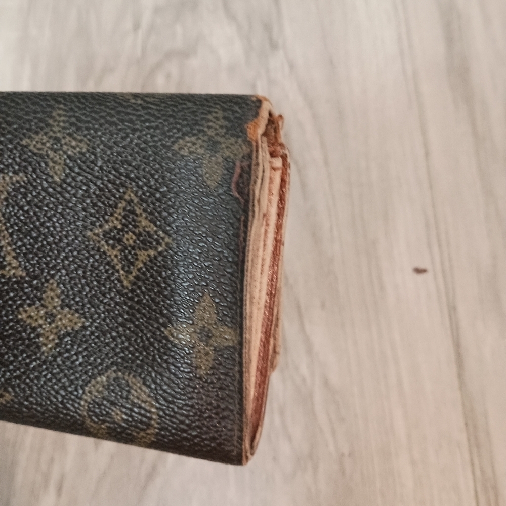 Authentic LOUIS VUITTON Porte Monnaie Tresor Monogram - Picture 3 of 13